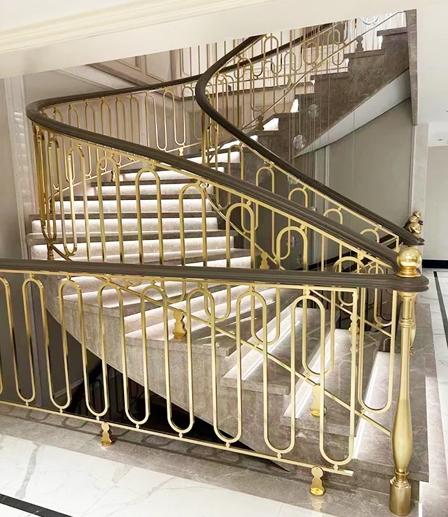 Quais são as vantagens do projeto de escada esculpida em alumínio de design de luxo sobre as comuns sobre as comuns?